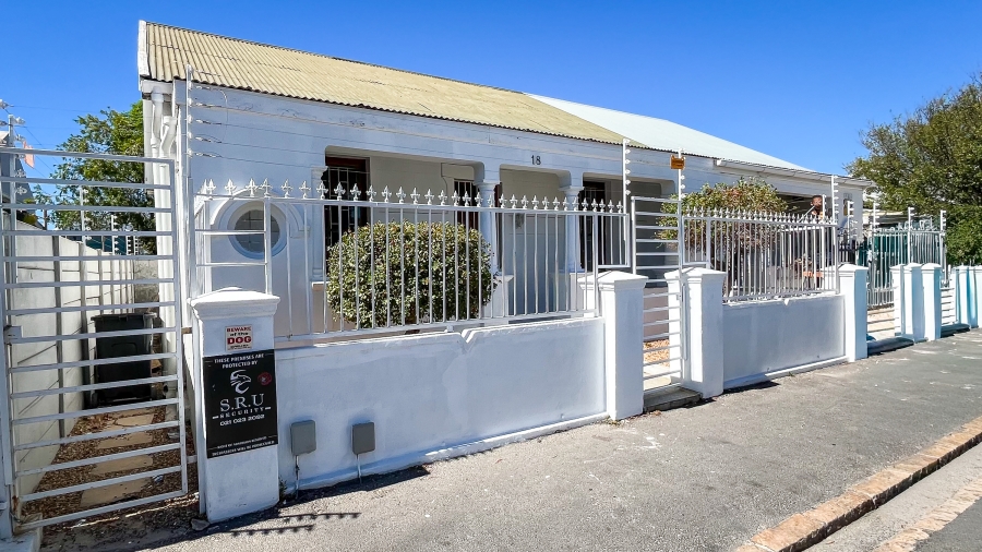 To Let 3 Bedroom Property for Rent in Wynberg Western Cape